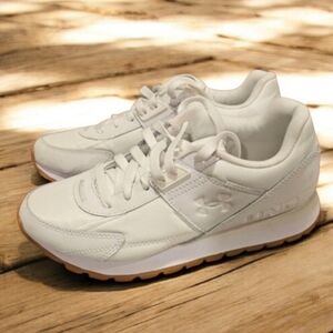 UnderArmour Women's UE Essential Runner White Shoes- Size 7.5